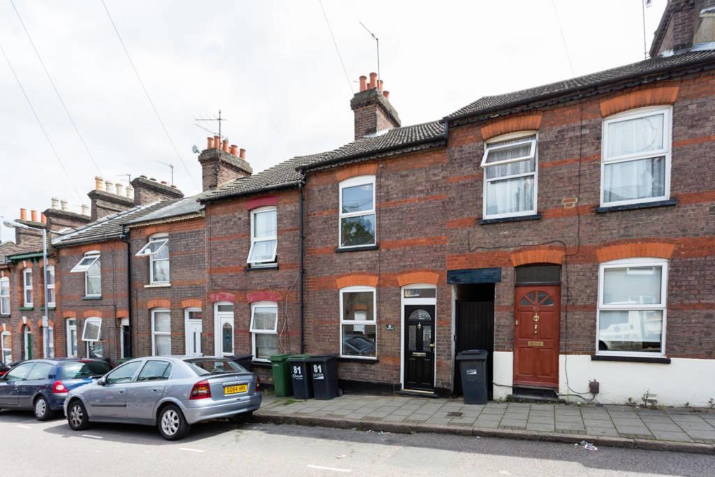 Ashton House - Stylish 2 Bedroom House, Close To Luton Town Center & Airport Extérieur photo