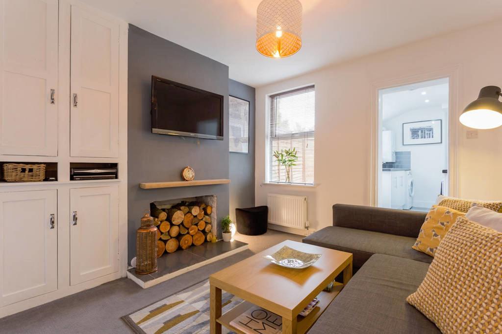Ashton House - Stylish 2 Bedroom House, Close To Luton Town Center & Airport Extérieur photo