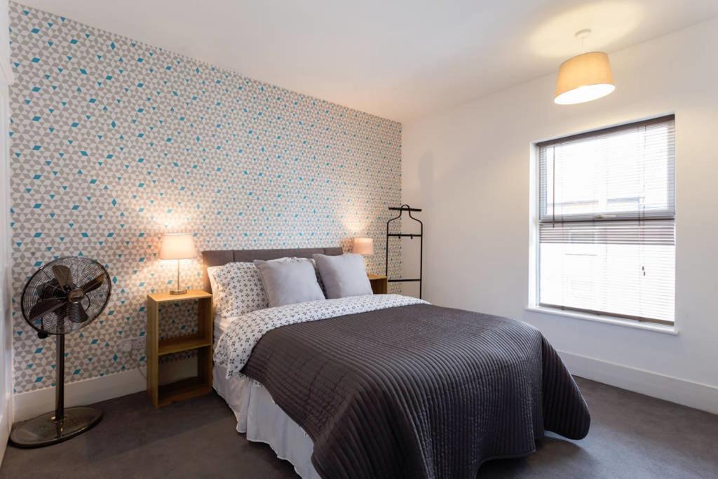 Ashton House - Stylish 2 Bedroom House, Close To Luton Town Center & Airport Extérieur photo